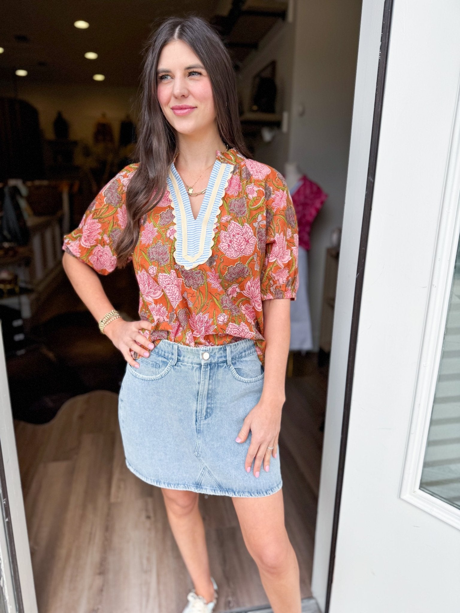 The Contrast Trim V Neck - Elk + Elm