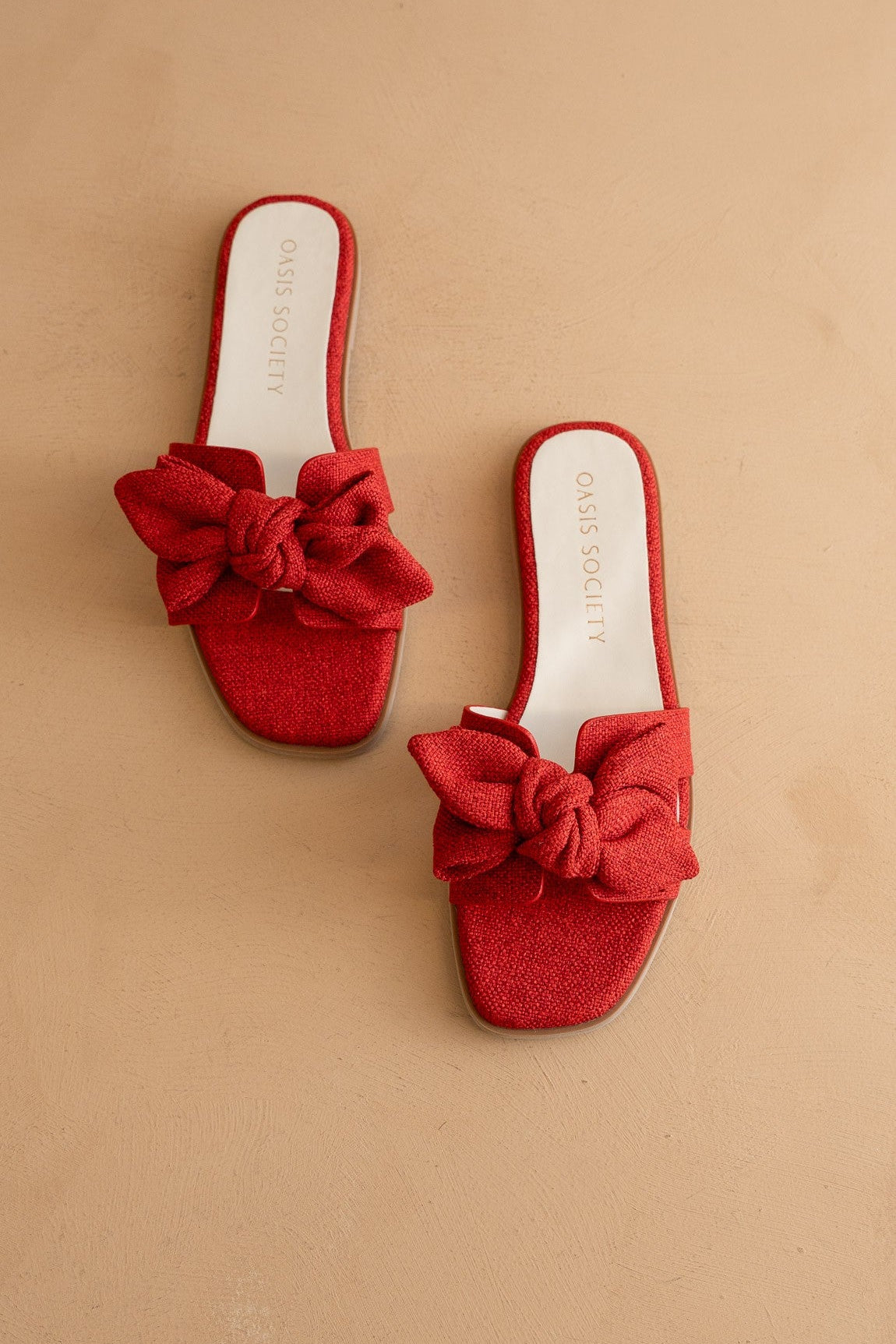 The Ginny Textured Bow Sandal - Cherry - Elk + Elm